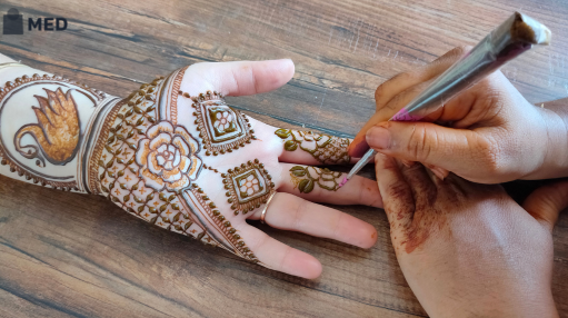 Simple mehndi designs for girls