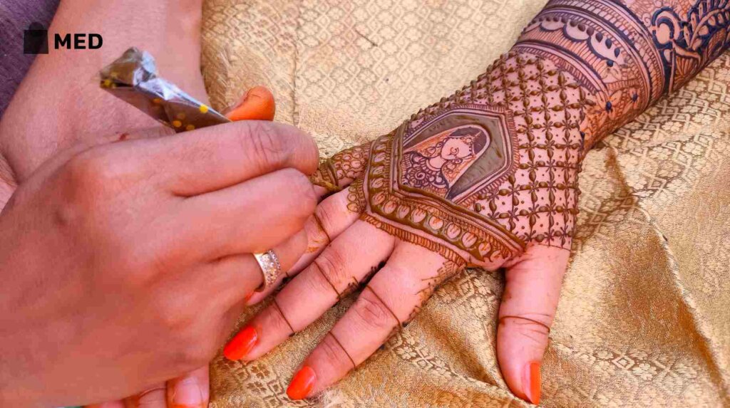 karva chauth mehndi pic